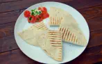  Piadina ist ein traditionelles, handflach großes Fladenbrot aus Italien